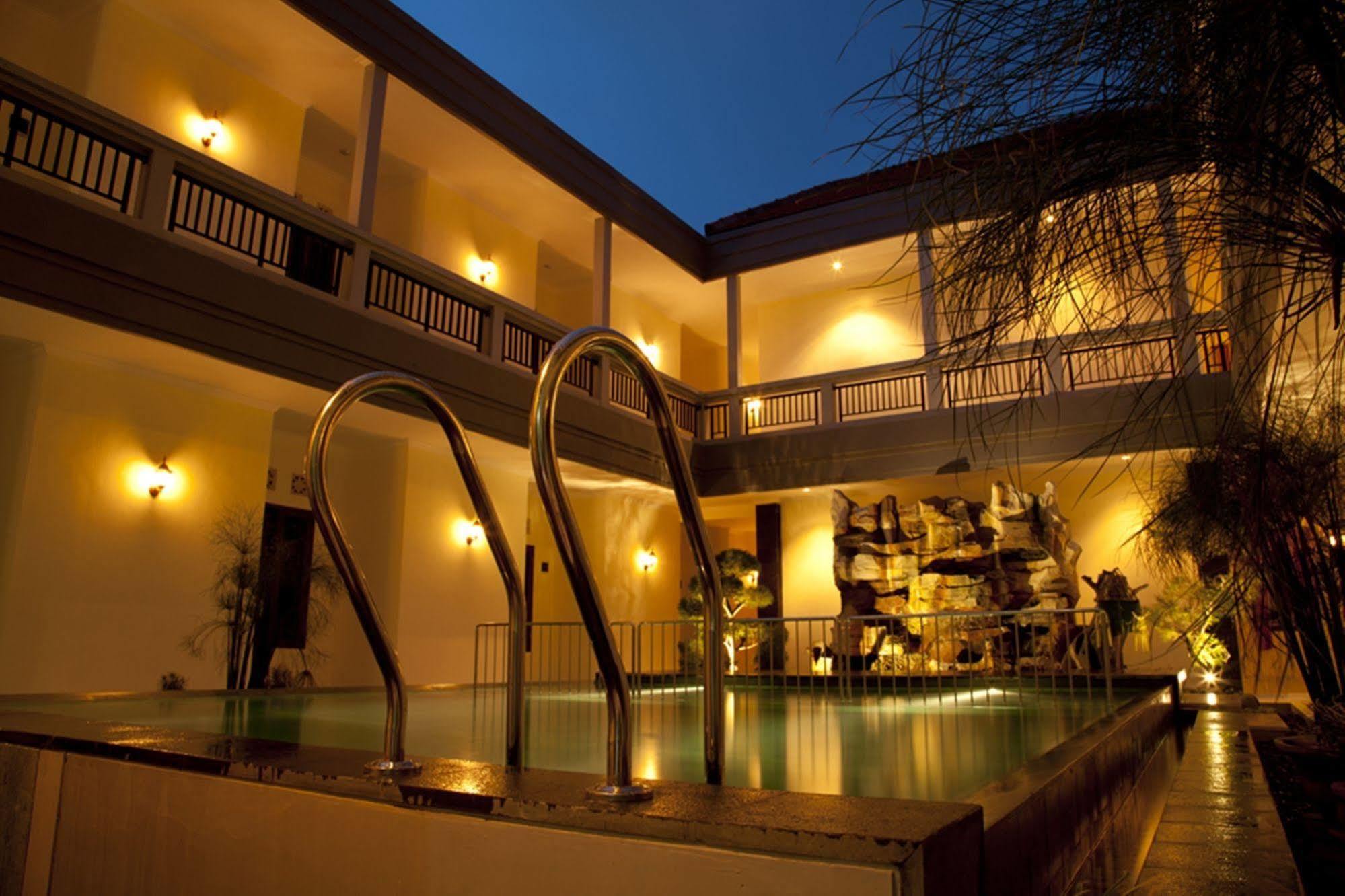 Teges Inn Kuta Kuta  Bagian luar foto