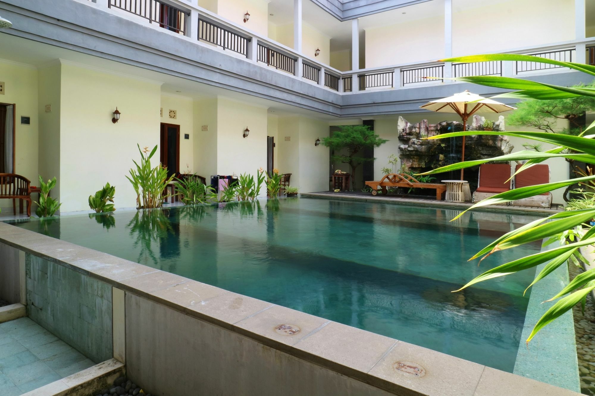 Teges Inn Kuta Kuta  Bagian luar foto